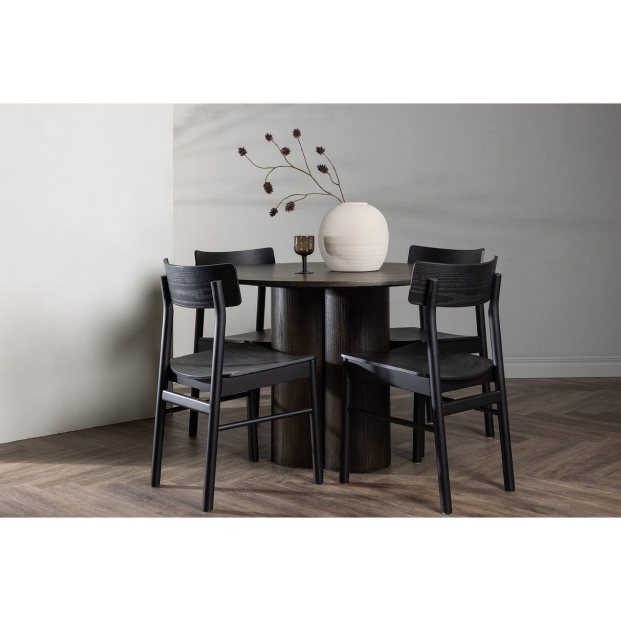 Olivia, Montros Rund matgrupp