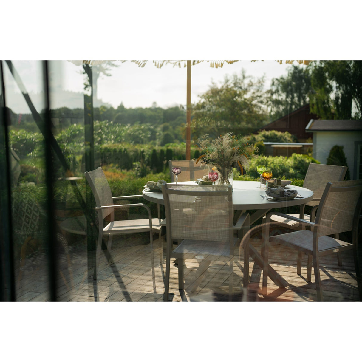 Hånger Utebord Ø140 cm Sand