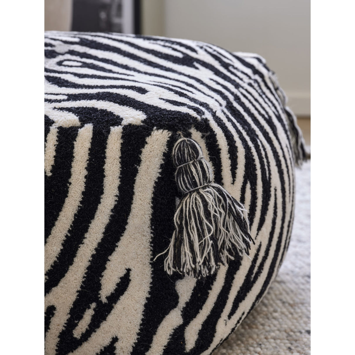 Zebra 55x55 cm Svart/Vit Puff