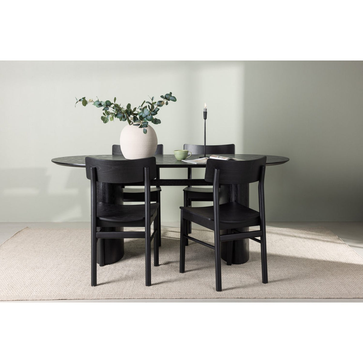Isolde, Montros Oval matgrupp