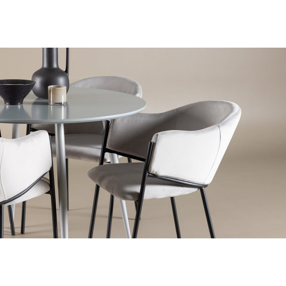 Plaza, Evelina Rund matgrupp