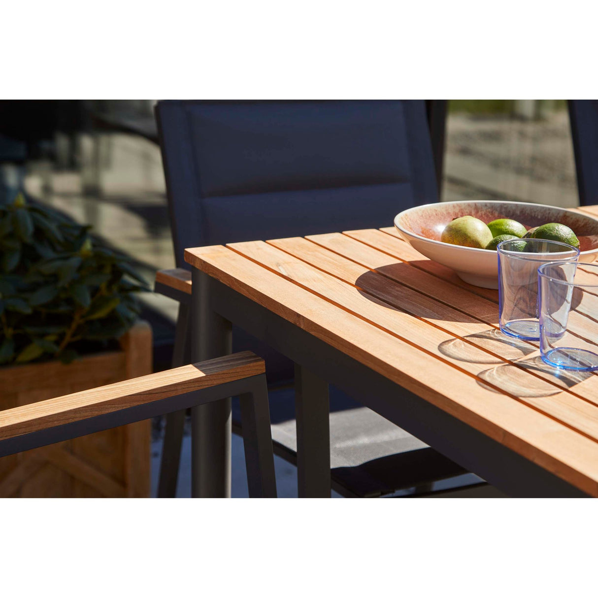 Mood Classic Trädgårdsbord i Teak/Antracit Aluminium 167x100 cm