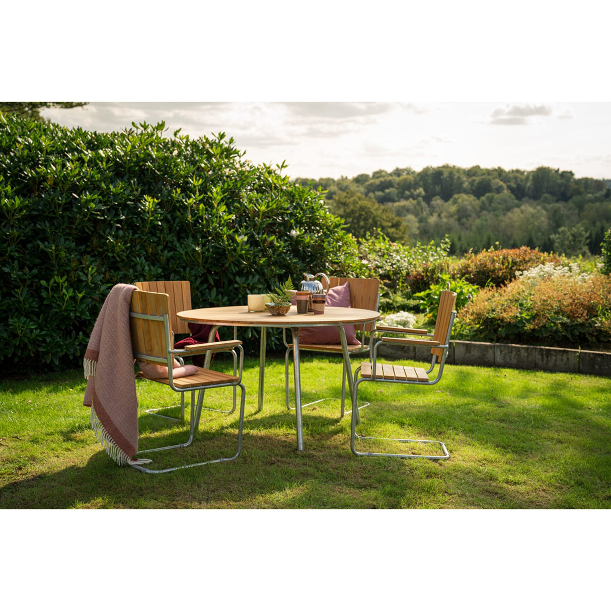 Sandhamn Utebord Ø120 cm Teak