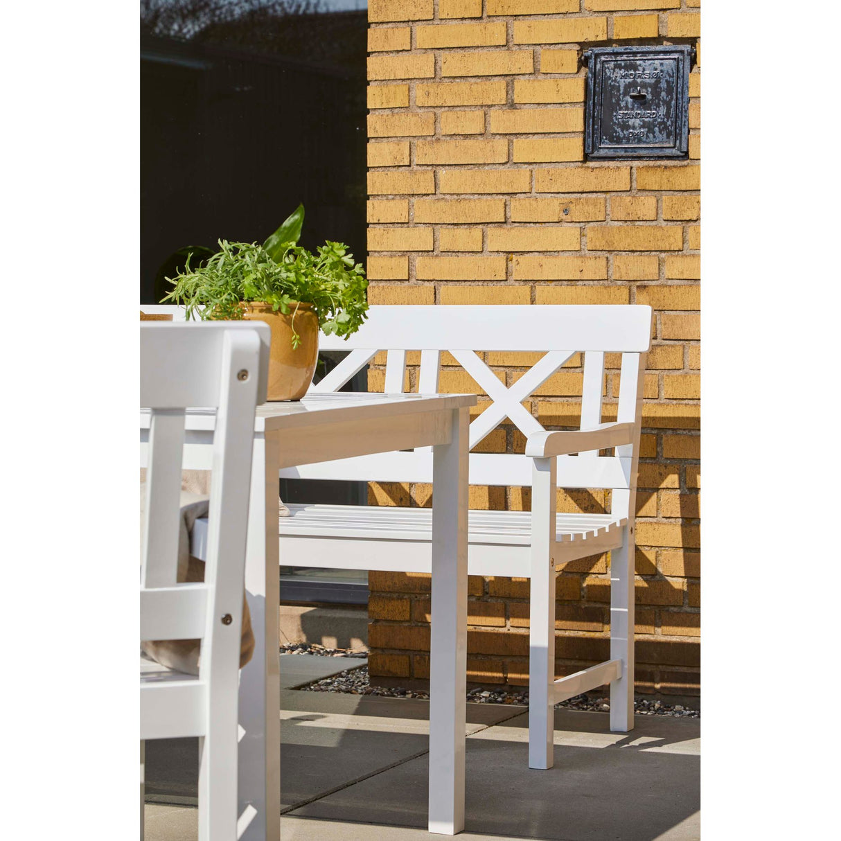 Sofiero Trädgårdsmöbelset med 1 Bord, 1 Bänk och 2 Stolar Vitlack