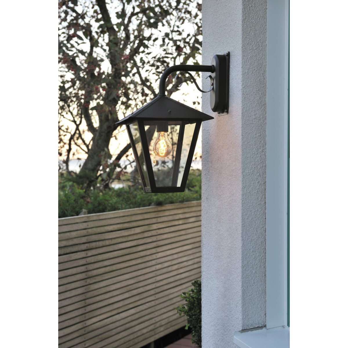 Benu E27 32 cm Vägglampa Ute Ned, Svart
