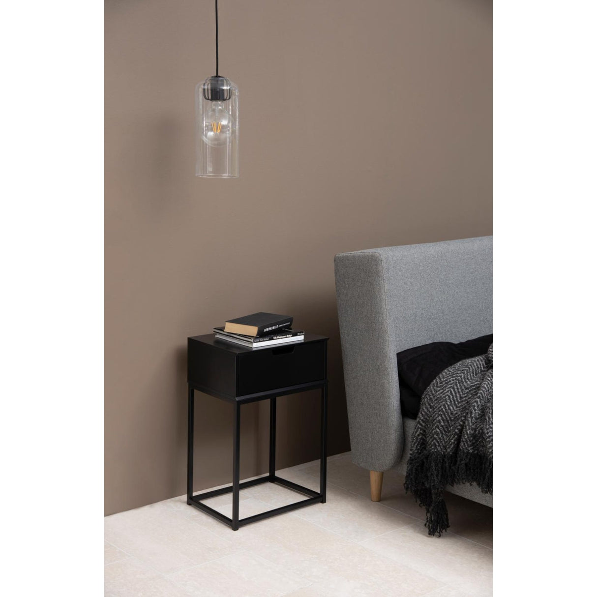 Kirkenes Sängbord 61x40x30 cm Svart