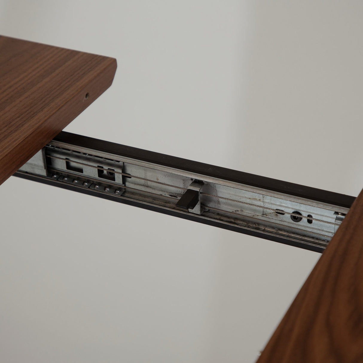 Edge Matbord 100x200-300 cm Walnut