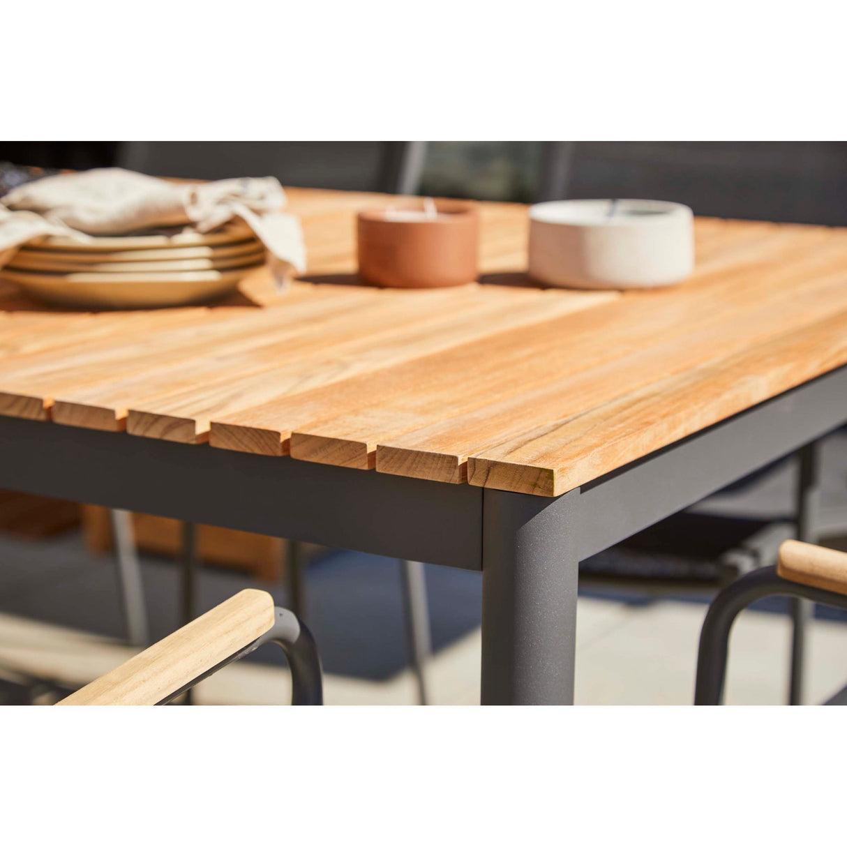 Mood Classic Trädgårdsbord i Teak/Antracit Aluminium 167x100 cm
