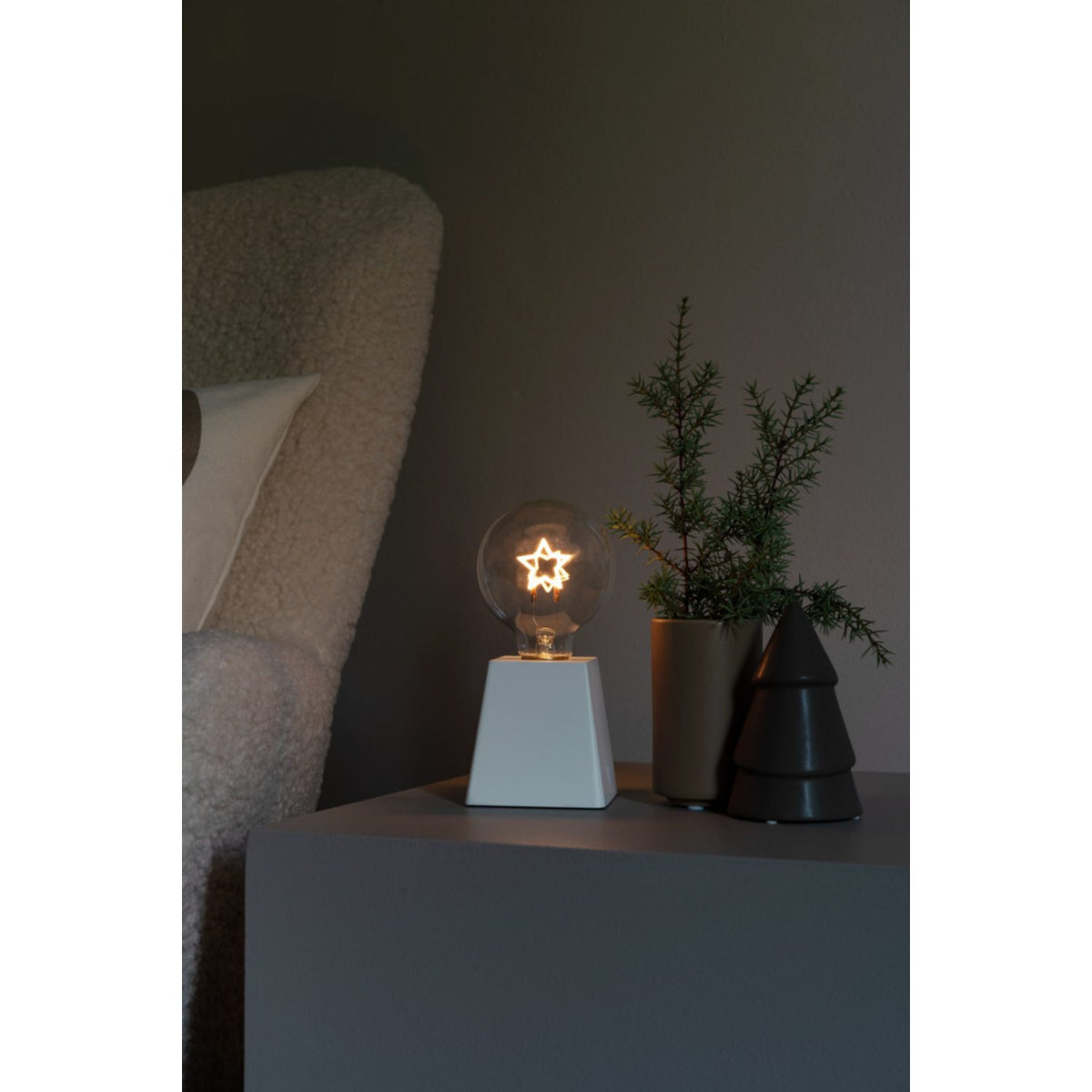 B/O Trä/vit. Amber LED Stjärna Timer 6h USB Stående Ljusdekoration Inne