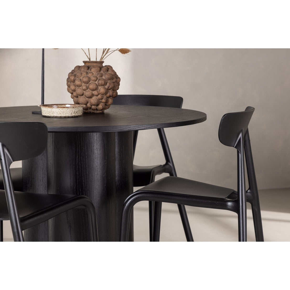 Olivia, Ursholmen Rund matgrupp Svart, Svart, 4st