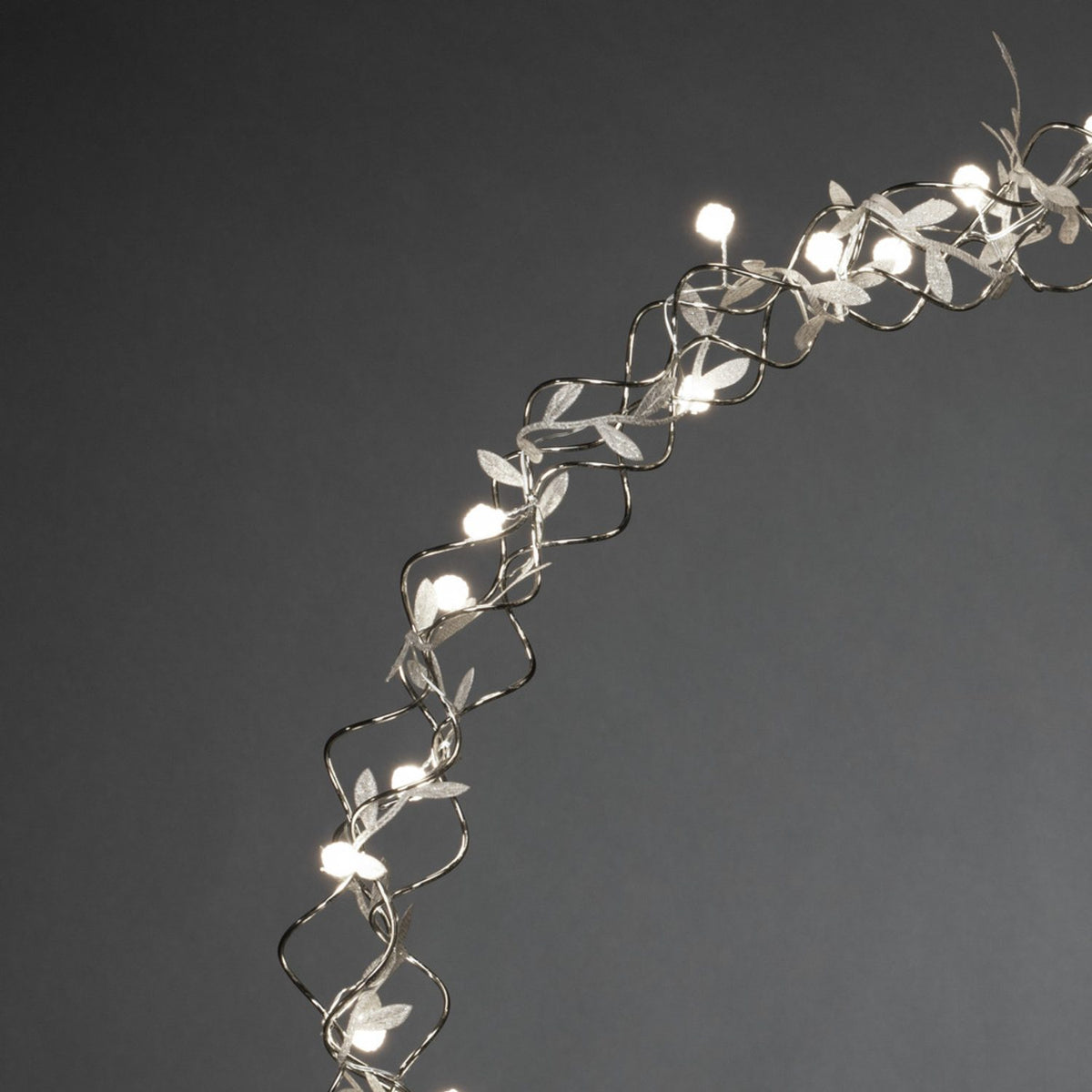 Dekoration 45 cm 40 varmvita LED Julkrans med Belysning Silver