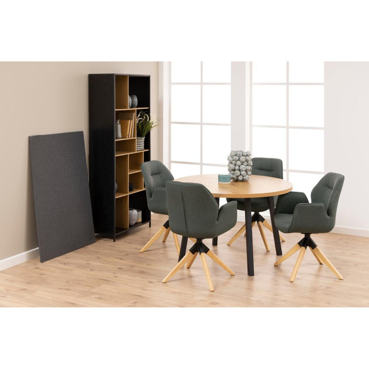 Millau Karmstol Snurr Town tyg Mörkgrå/Ek