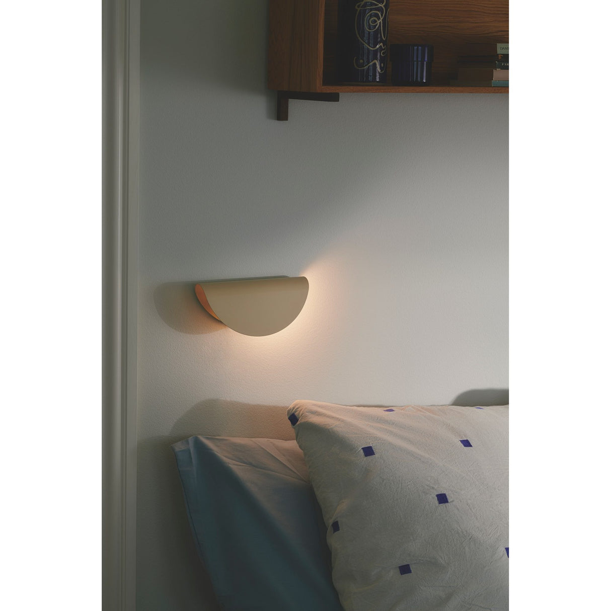 Model 2110 Vägglampa Beige