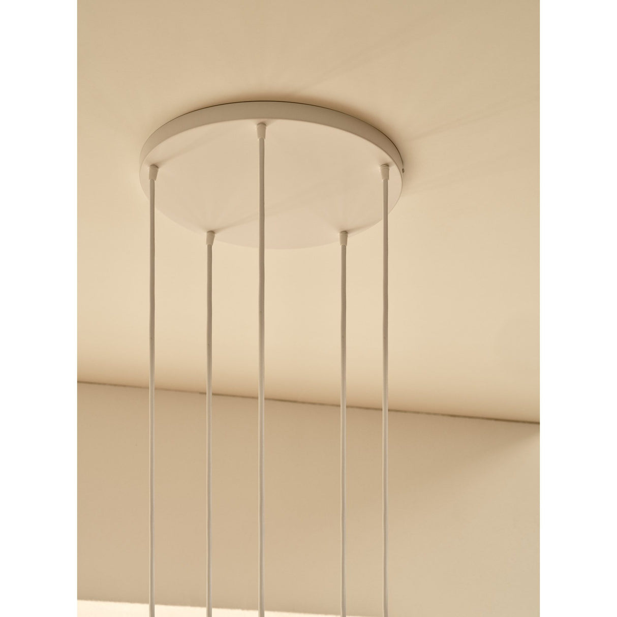 Luana Takkopp Vit, 5 Utgångar