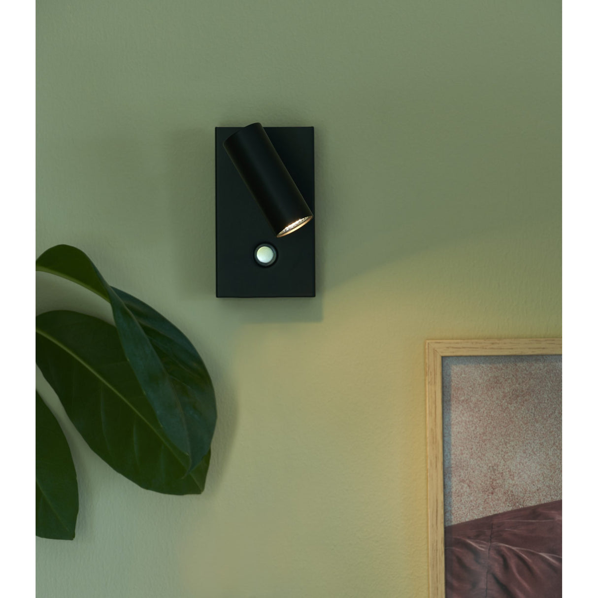 Omari Vägglampa Svart