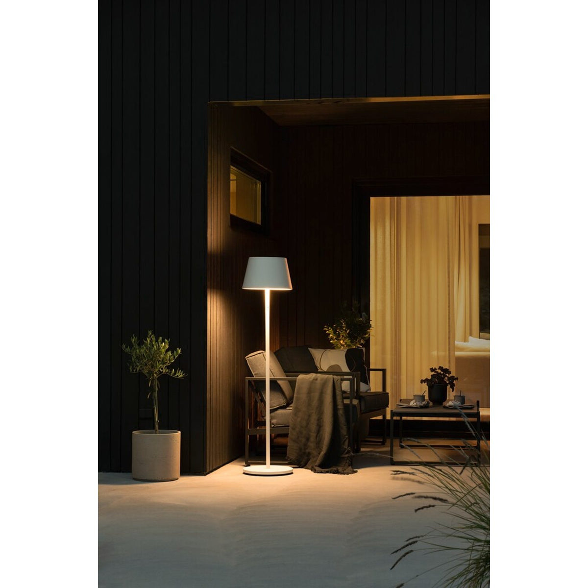 Pomezia USB Golvlampa Ute/Inne Vit