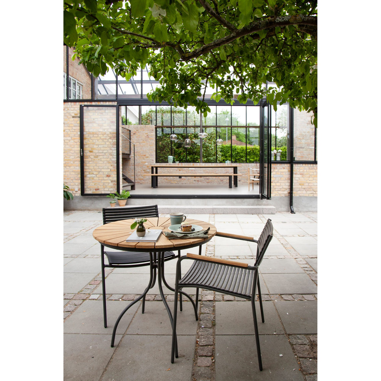 Mood Air Trädgårdsstol i Teak och Aluminium med Armstöd Antracit