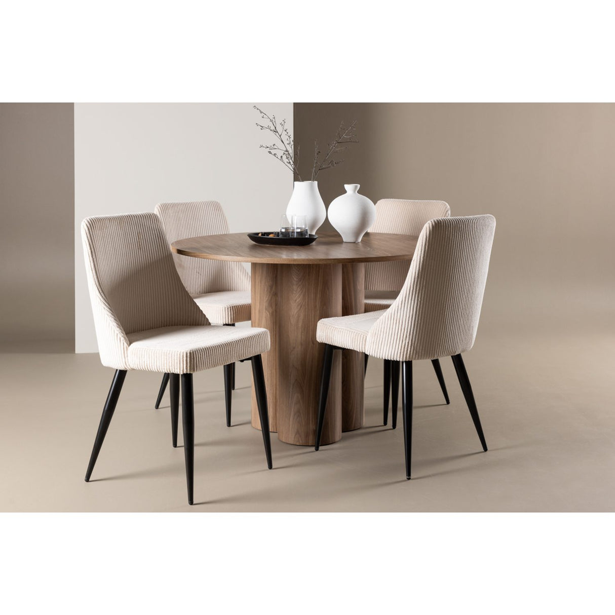 Olivia, Leone Rund matgrupp