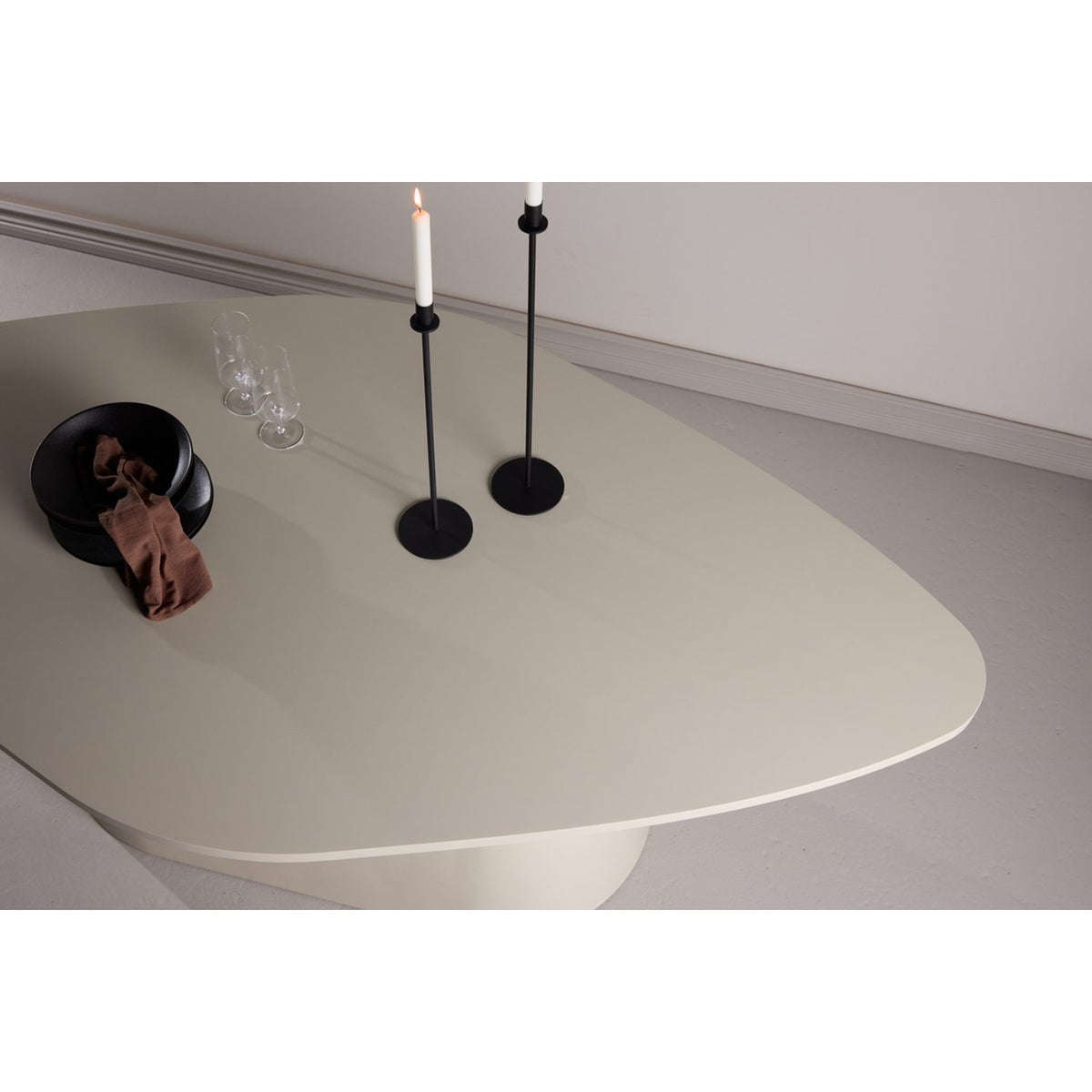 Diamant Ovalt matbord Beige