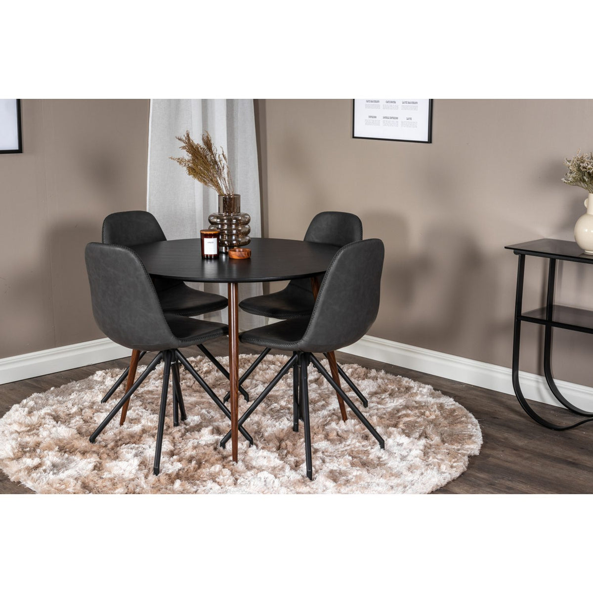 Plaza, Polar Rund matgrupp