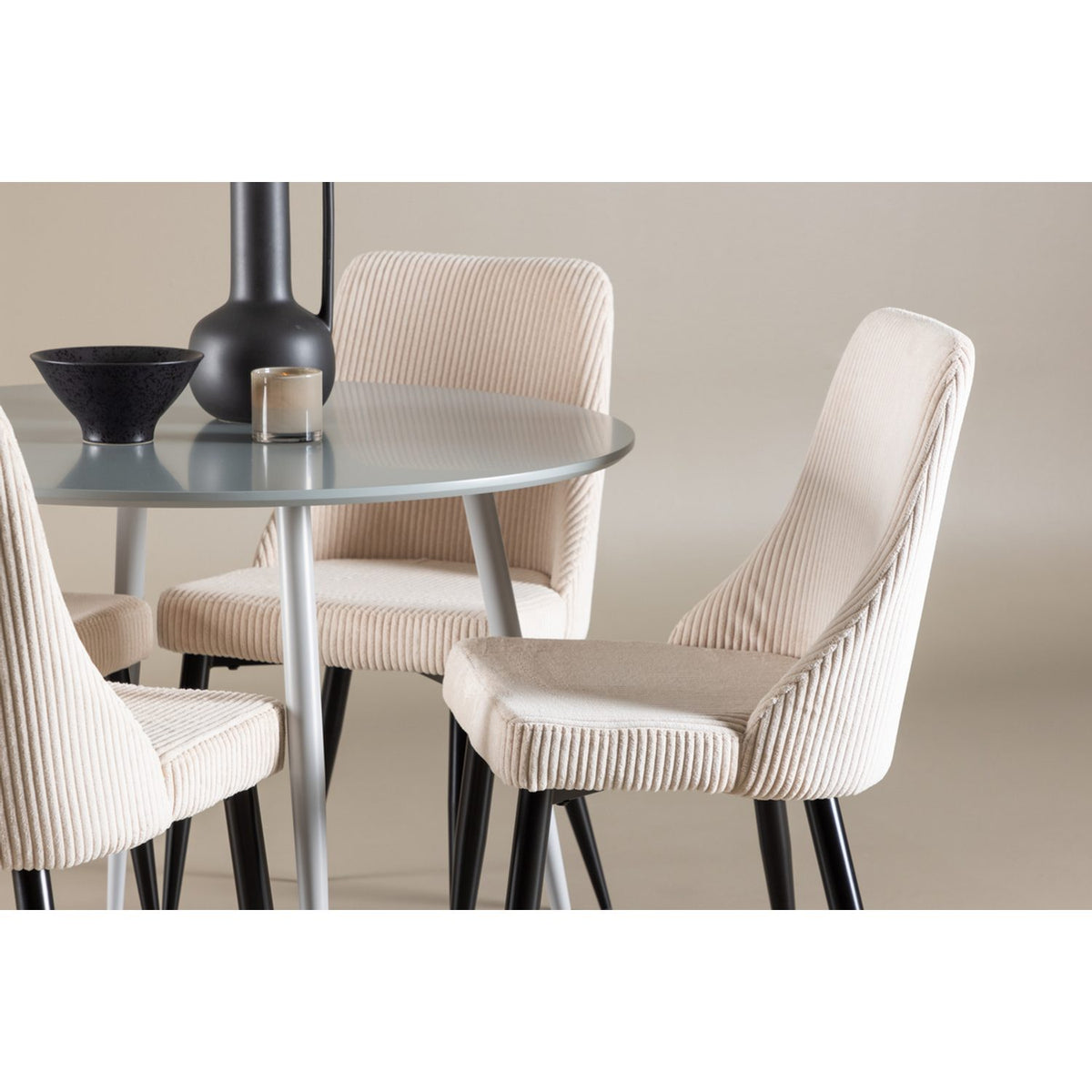 Plaza, Leone Rund matgrupp