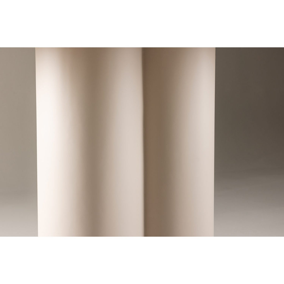 Olivia Runt matbord Beige