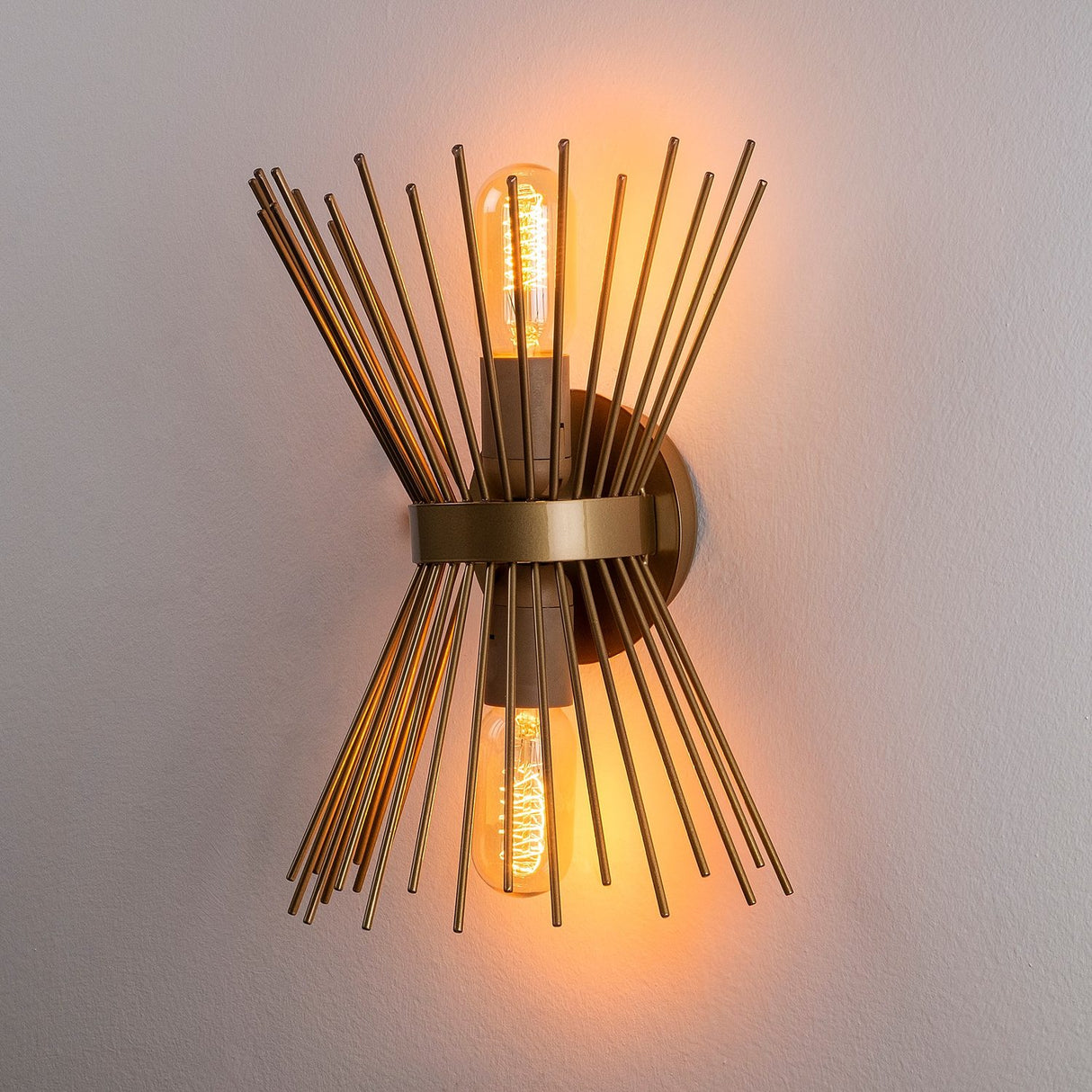 Vera Vägglampa Guld