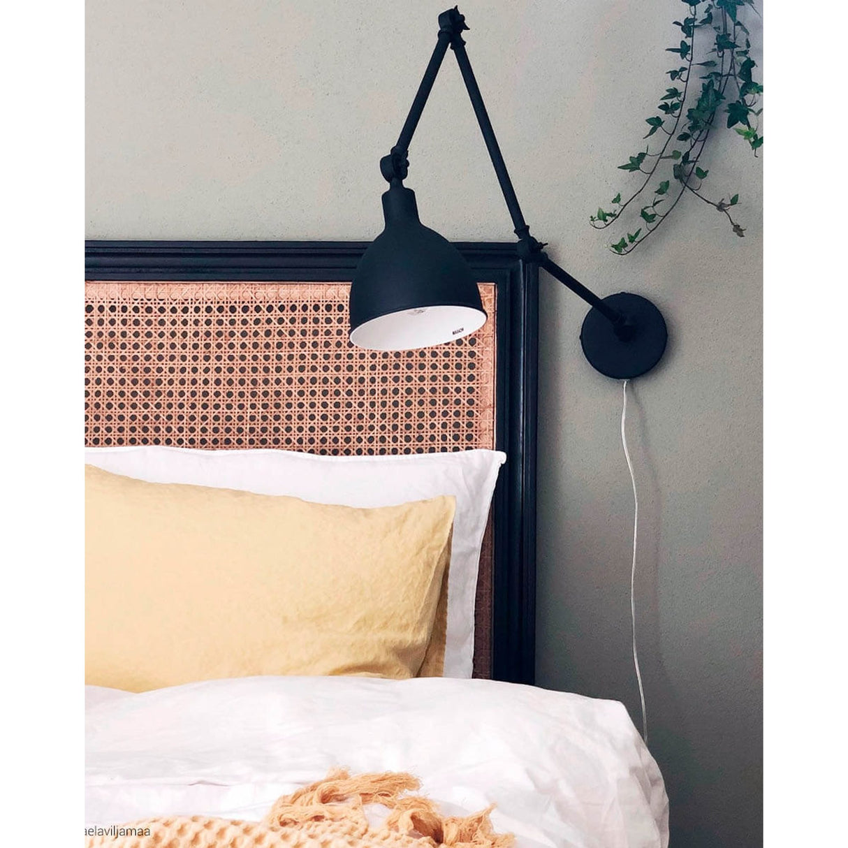 Bazar Vägglampa Sandsvart