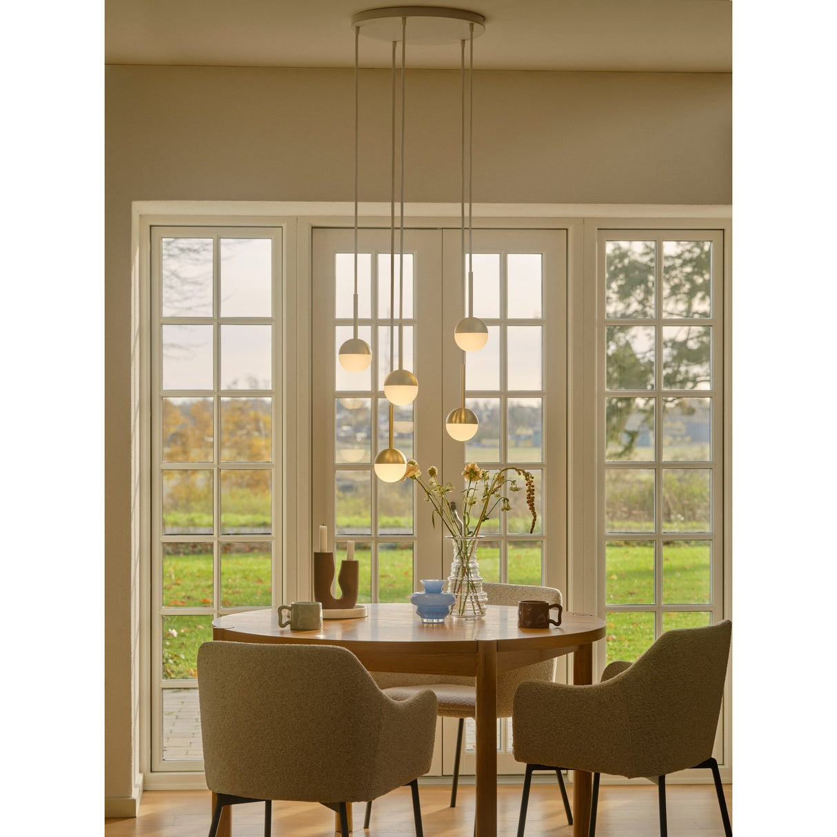 Luana Takkopp Vit, 5 Utgångar