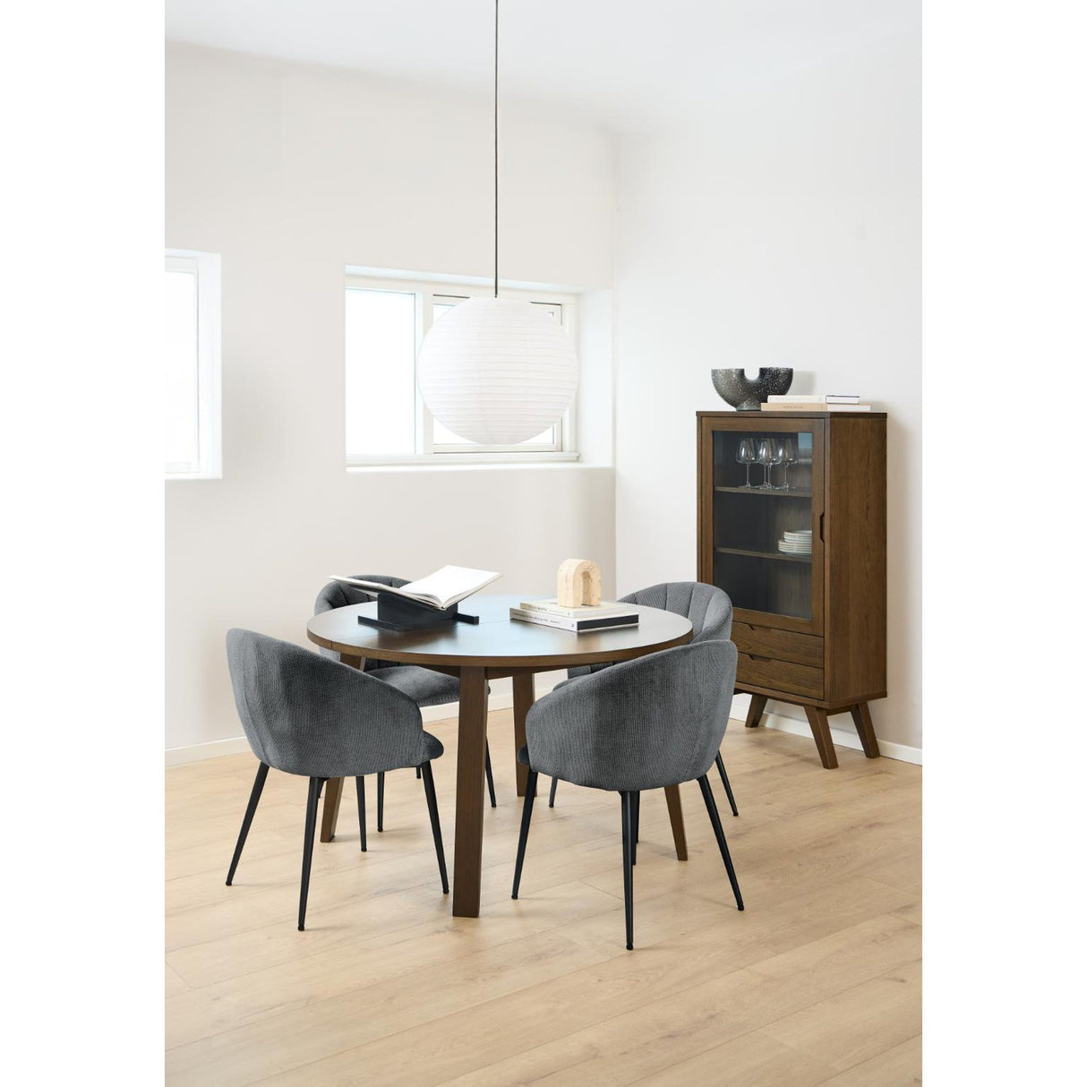 Arendal Vitrinskåp 145x72x36 cm Rökt Ek