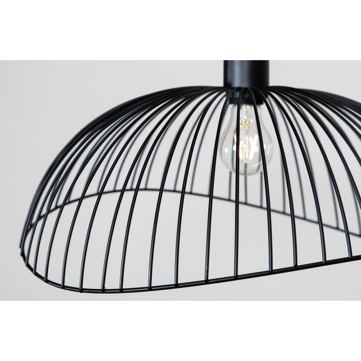 Elsa Taklampa Svart, 43 x 24 x 48