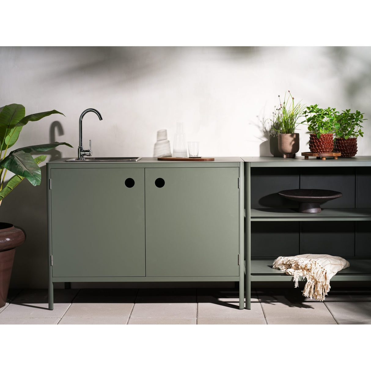 Kelia Utekök Öppna hyllor Nordic Green