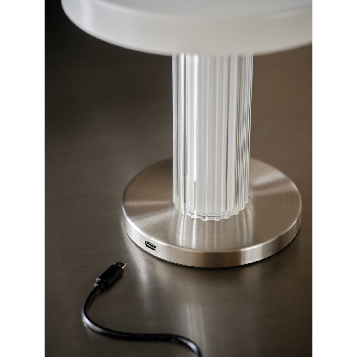 Trezzi Vit Uppladdningsbar Lampa