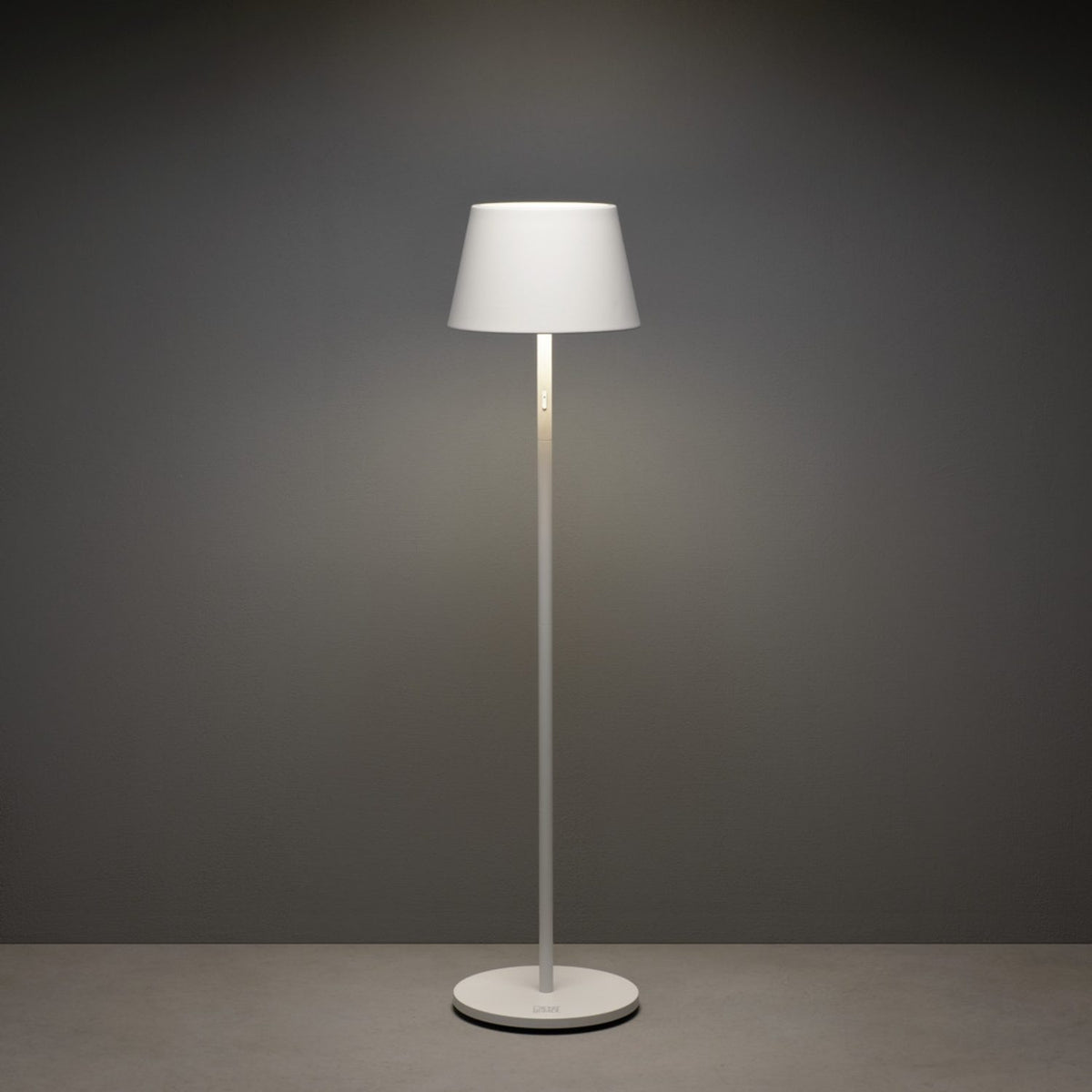 Pomezia USB Golvlampa Ute/Inne Vit