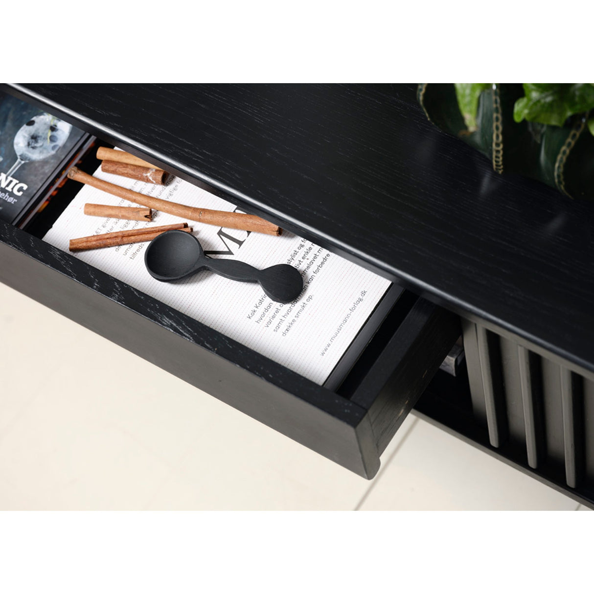 Audrey Mediabänk Svart