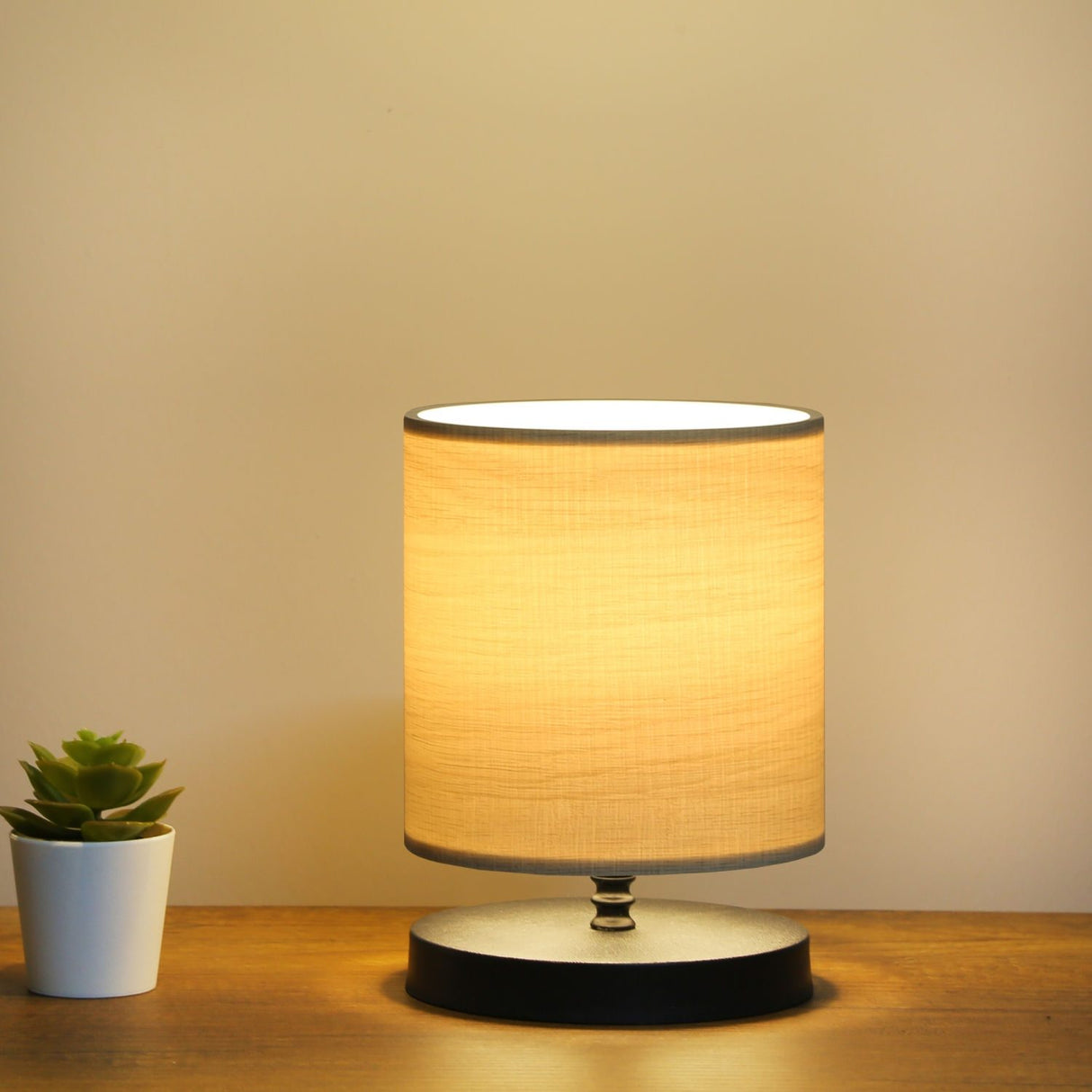 Valletta (15 x 22 cm) Bordslampa Beige svart