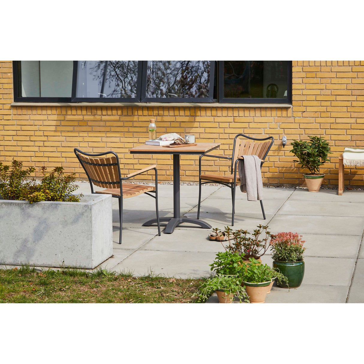 Mood Cafébord 70x70 cm i Teak/Antracit Aluminium