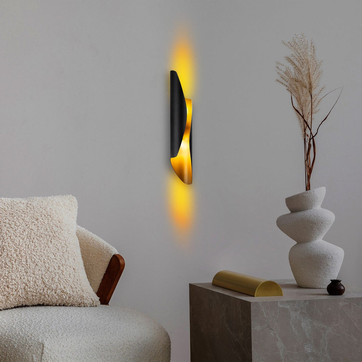 Reykjavik (8 x 40 x 11 cm) Svart Vägglampa