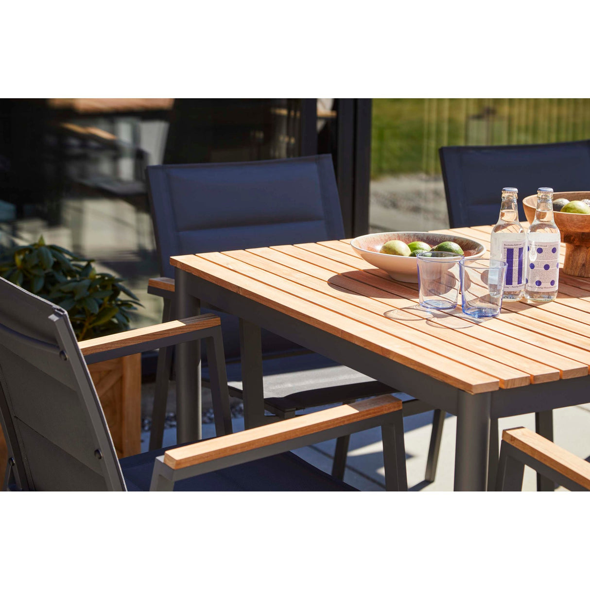 Mood Classic Trädgårdsbord i Teak/Antracit Aluminium 167x100 cm