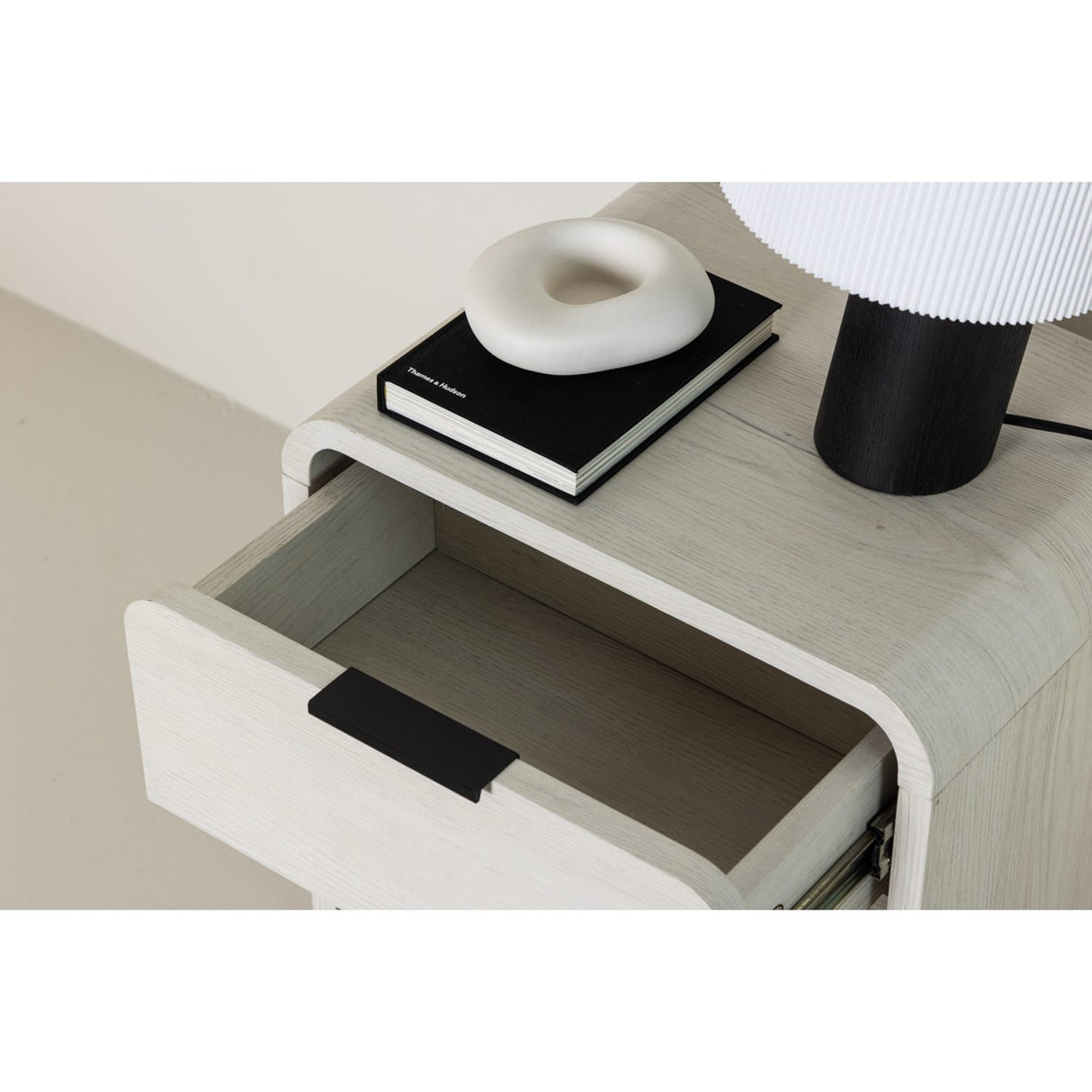 Lyngdal Sidobord Vitlaserad, 30 x 40