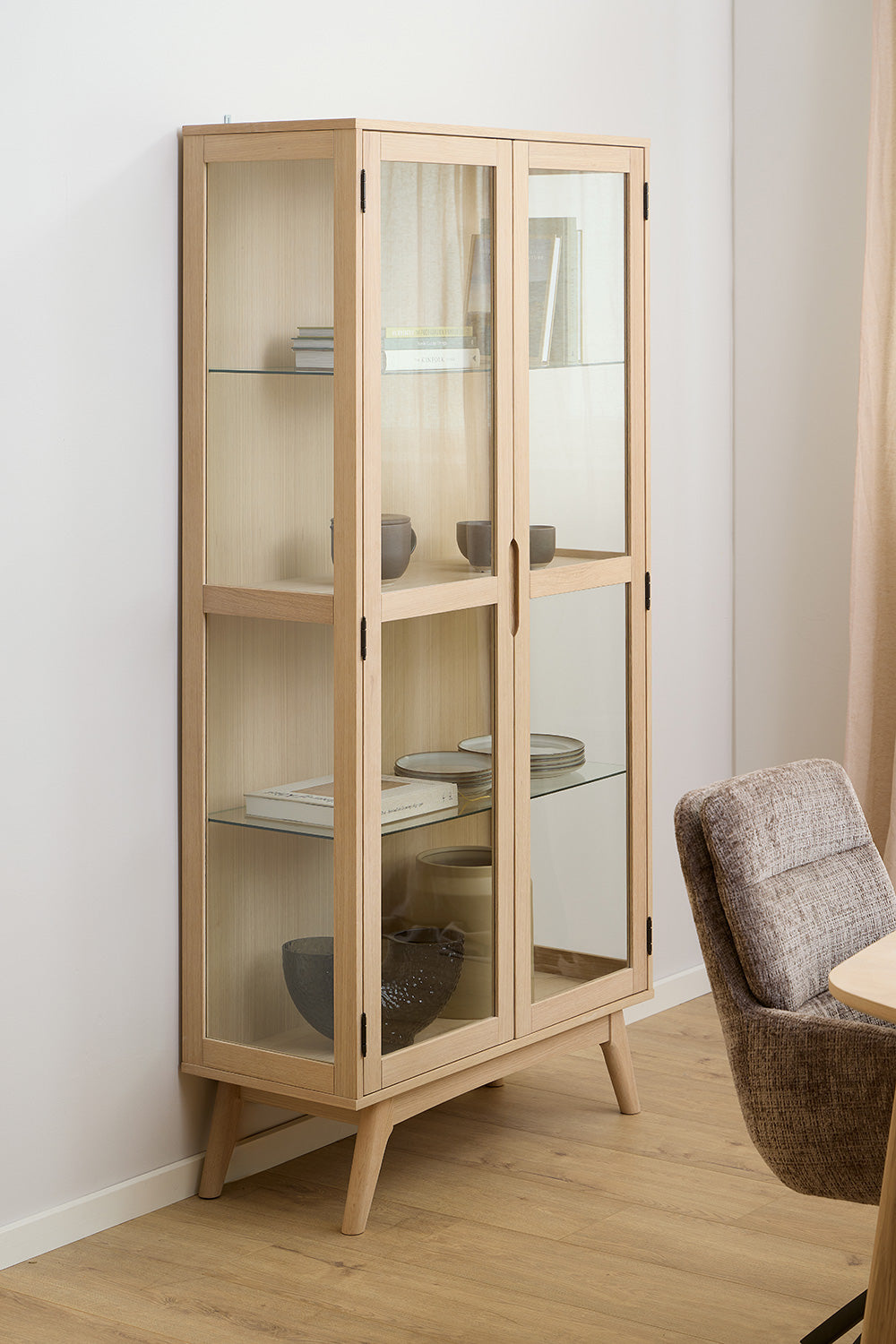 Molde Vitrinskåp 192x94x40 cm Vitpigemnterad Ek