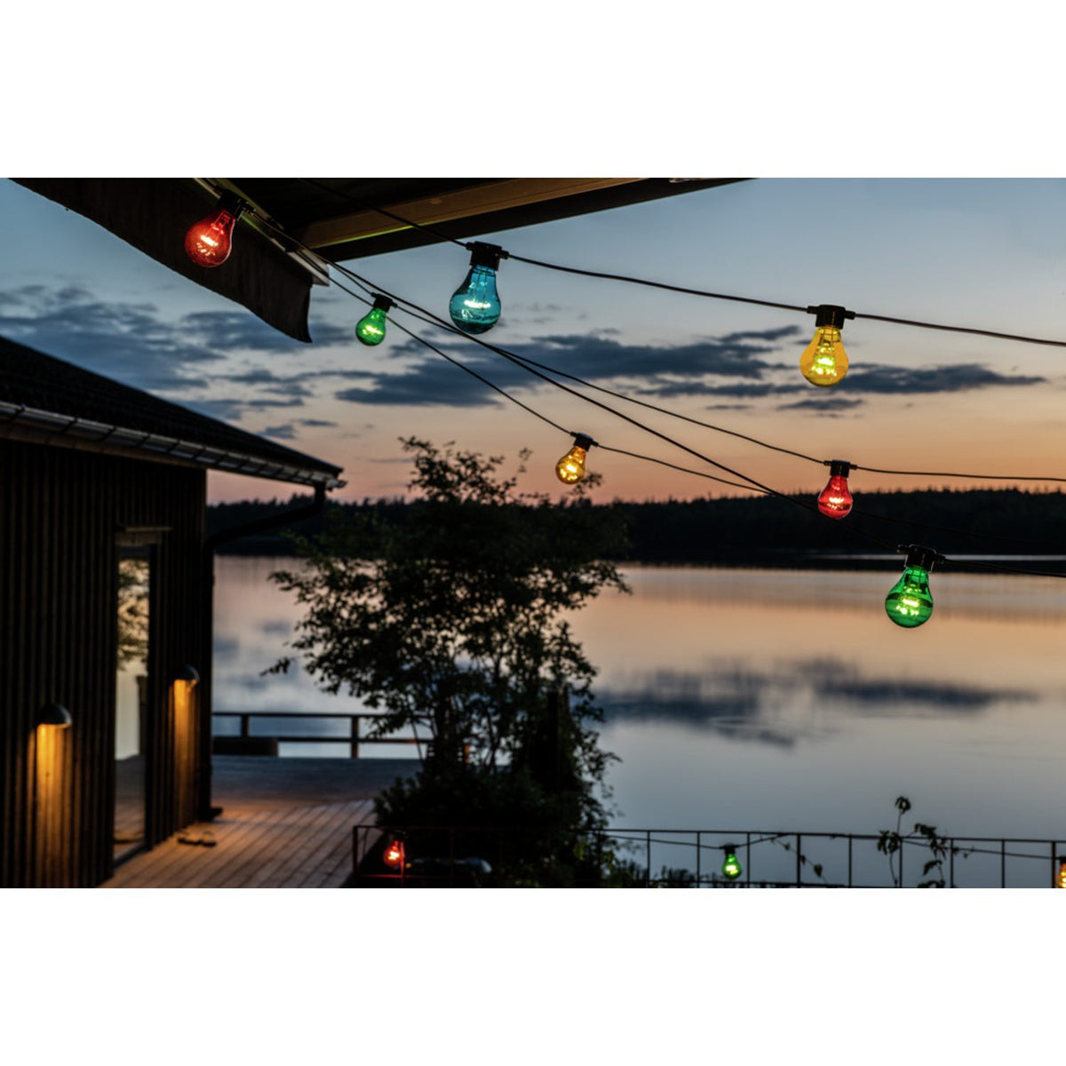 E27 LED Svart kabel 24V/IP44 Ljusslinga Ute 10 Lampor (4.5m), Färgad