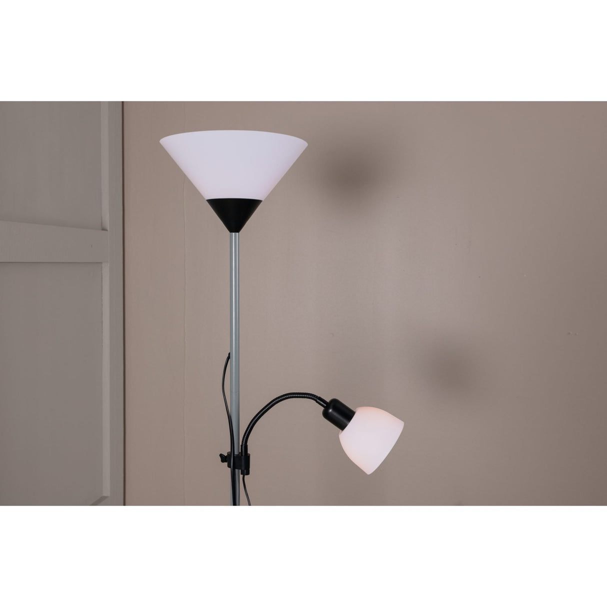 Bagasi Golvlampa Svart