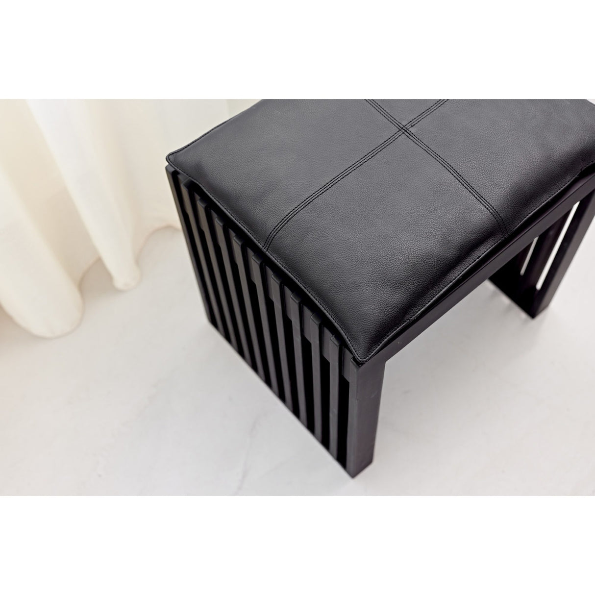 Rib 45x35 cm Pall Mahogny Matt Svart