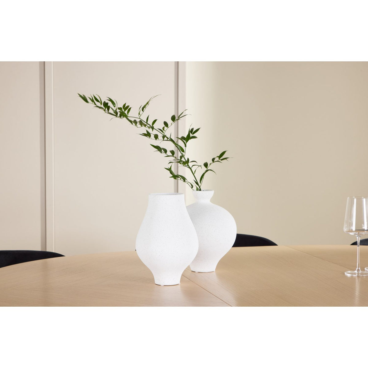 Strada, Edina Oval matgrupp Svart, Vitpigmenterad, ⌀120