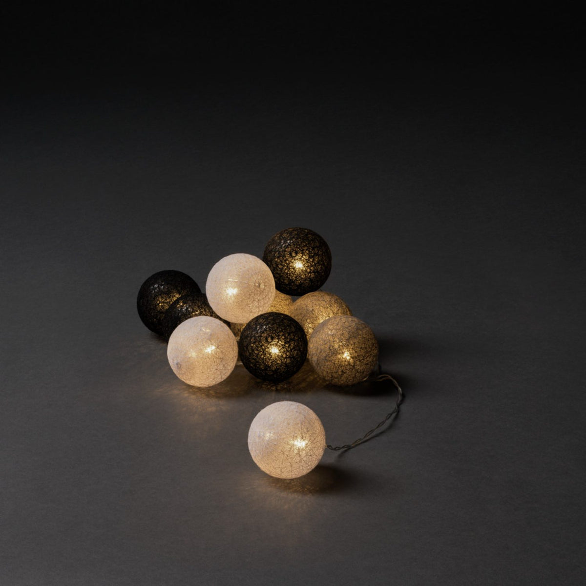 10 Garnbollar 6cm LED Ljusslinga Inomhus Vit/grå/svart