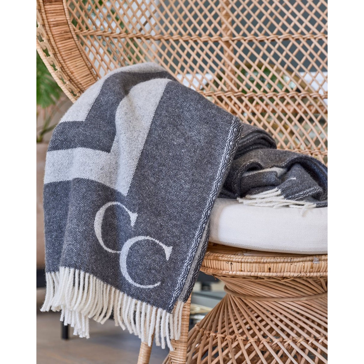 Monogram 130x200 cm Iron Gate Pläd