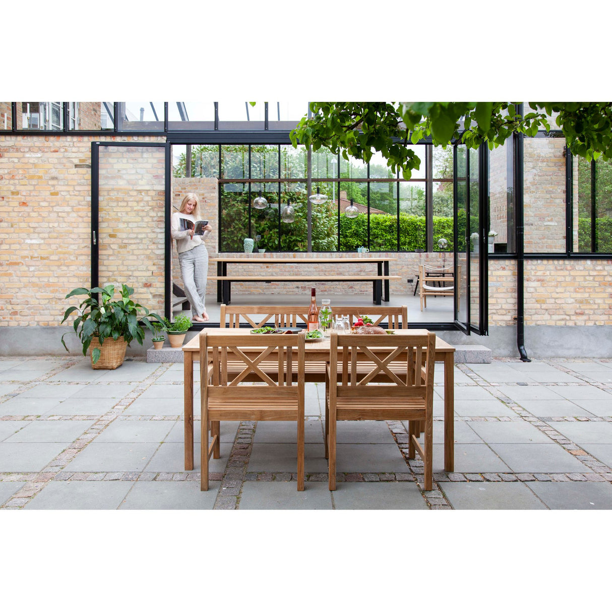 Rosenborg Trädgårdsmöbelset med 1 Bord, 1 Bänk och 2 Stolar Teak