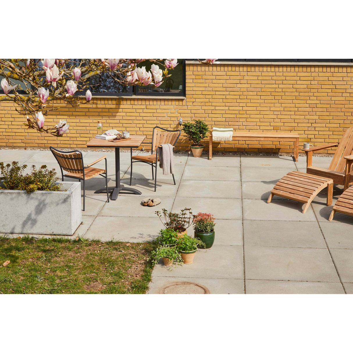 Mood Cafébord 70x70 cm i Teak/Antracit Aluminium