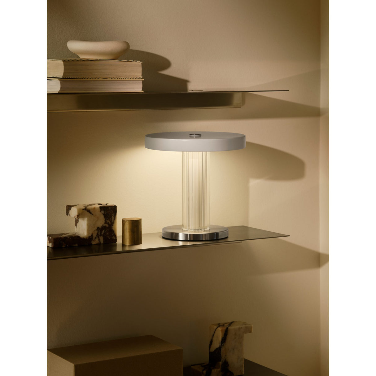 Trezzi Vit Uppladdningsbar Lampa